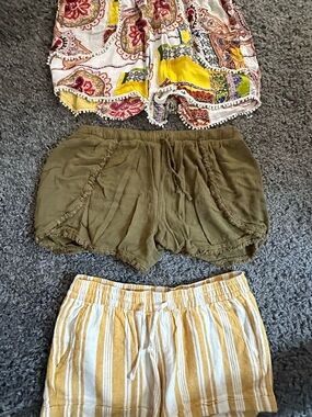 3 shorts bundle , m m s